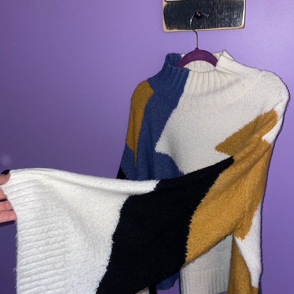 Cream coloured balloon sleeve turtle neck - Picture 3 of 4